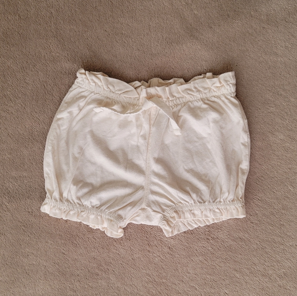 Gap Baby Girl Bubble Cream Shorts Ruffle Waist/Hem Size 6-12 Months